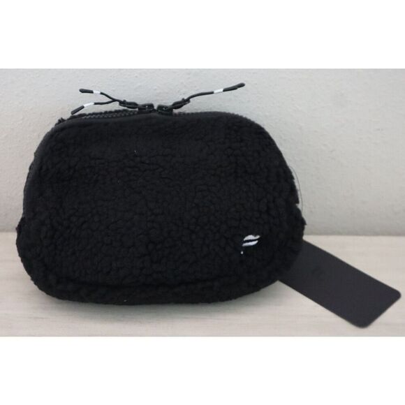 Fabletics BG2357093 Women's One Size Black The Belt Bag Teddy *Fleece - Picture 1 of 5